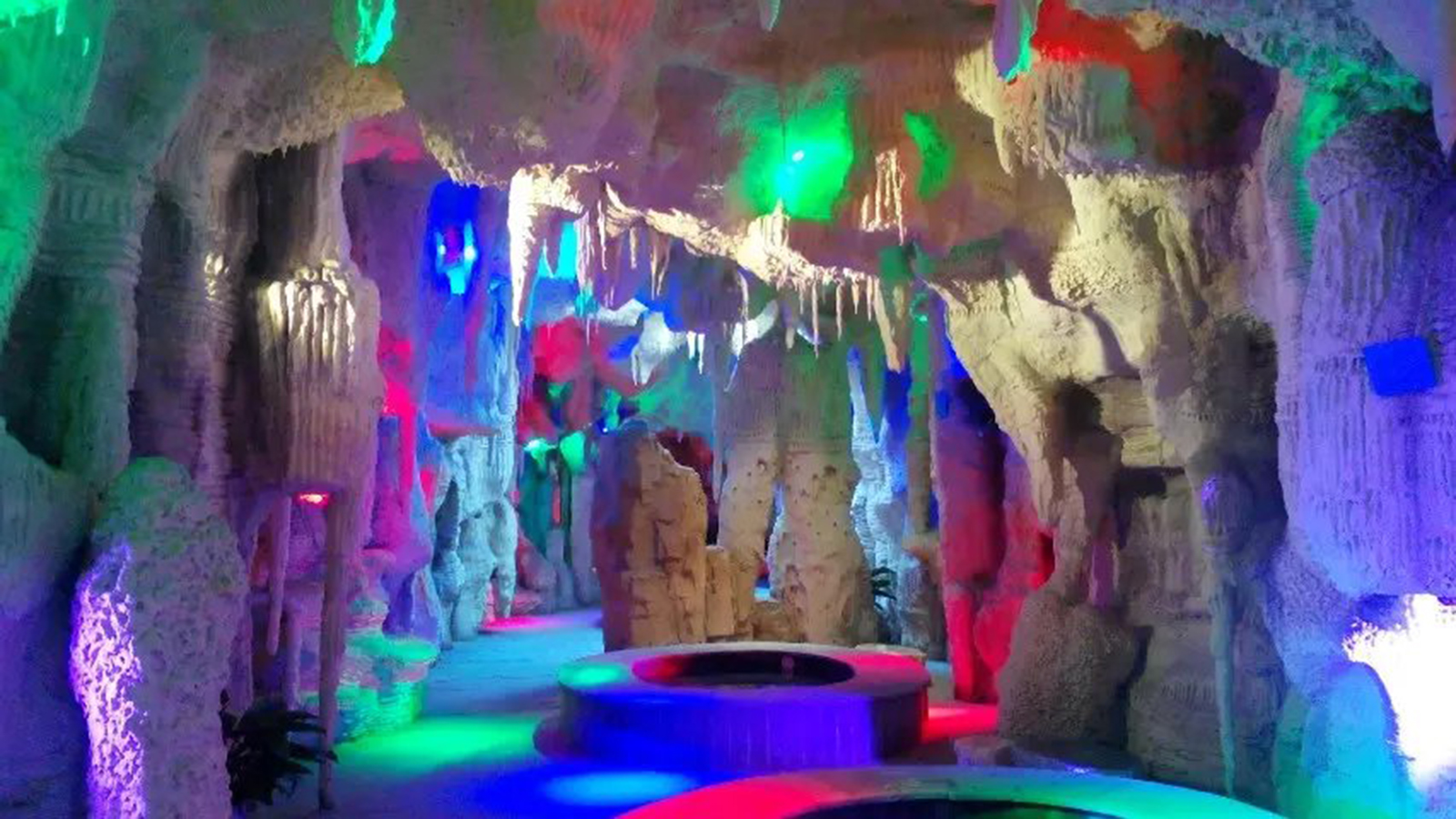 昆山水泥洞穴溶洞餐厅